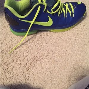 KD elite basketball shoes